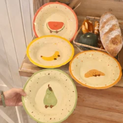 Керамічна тарілка з милим фруктовим дизайном