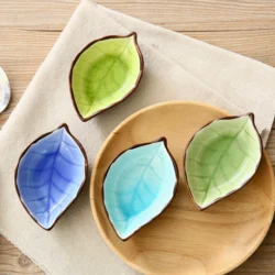 Керамічне міні-блюдо у формі листка (соусниця)