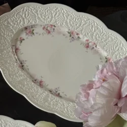 Тарілка овальна «Пелюстки та листя»