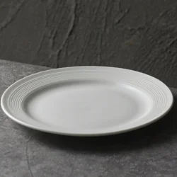 Керамічна тарілка в сучасному стилі 8 смуг