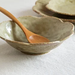 Керамічна глибока тарілка Linghua у японському стилі з хвилястим краєм 17 см