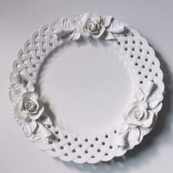 Керамічна тарілка з рельєфним квітковим орнаментом, європейський стиль ручної роботи