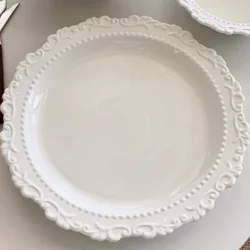 Керамічна тарілка в французькому стилі з рельєфним візерунком 25 см