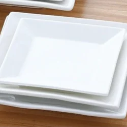 Квадратна керамічна тарілка білого кольору сучасний мінімалізм 16,5 см