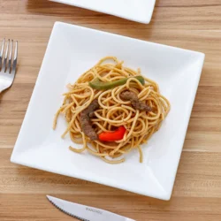 Квадратна керамічна тарілка білого кольору сучасний мінімалізм 17,6 см