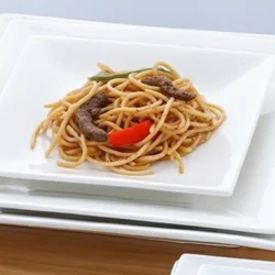 Квадратна керамічна тарілка білого кольору сучасний мінімалізм 29,7 см