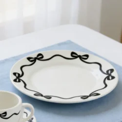 Порцелянова тарілка у французькому стилі з декоративними бантиками 22 см