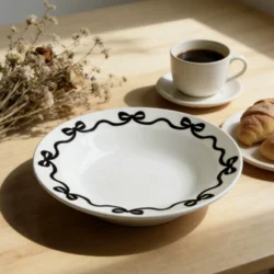 Порцелянова супова тарілка у французькому стилі з декоративними бантиками 22 см