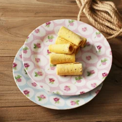 Керамічна тарілка «Рожева роза» у мінімалістичному стилі 19,5 см