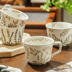 Керамічна кружка у скандинавському стилі з ручним розписом