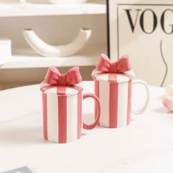 Керамічна кружка з кришкою «Gift Boх», стильна чашка з бантом
