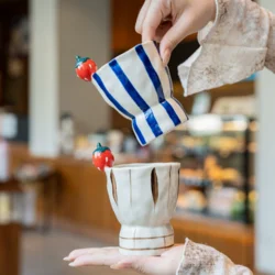 Керамічна дизайнерська кружка з художнім декором, 280 мл