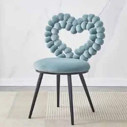 Крісло Bubble Heart з оксамитовою оббивкою та декоративною спинкою у формі серця