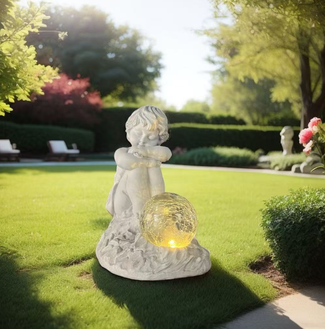 Садова декоративна фігурка «Ангел із світловою кулею»