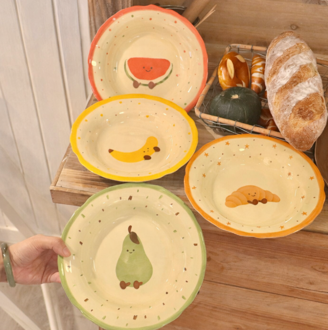 Керамічна тарілка з милим фруктовим дизайном