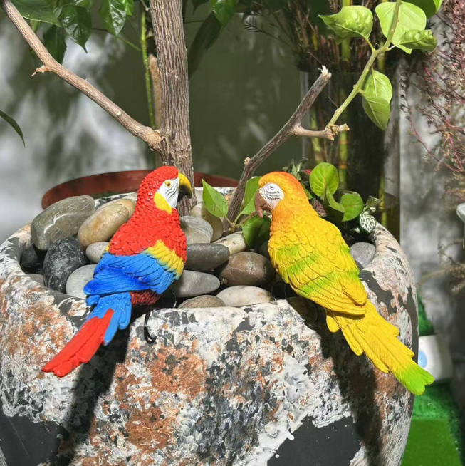 Декоративна садова фігурка папуги для вазона / саду