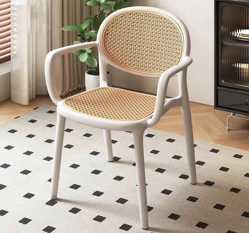 Стілець кухонний пластиковий з підлокітниками, під ротанг