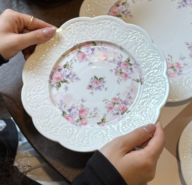 Тарілка «Пелюстки та листя» 20 см