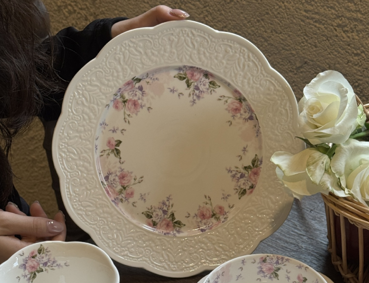 Тарілка «Пелюстки та листя» 25 см