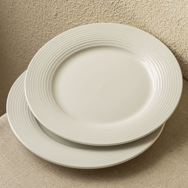 Керамічна обідня тарілка з рельєфним краєм 27 см