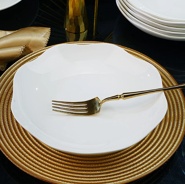 Біла керамічна тарілка з костяного фарфору глибока 18,5 см