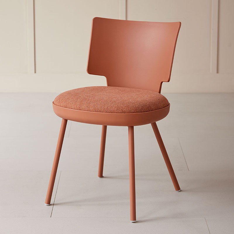 Стілець Soft Seat Modern, пластиковий зі спинкою, м’яке сидіння, металеві ніжки