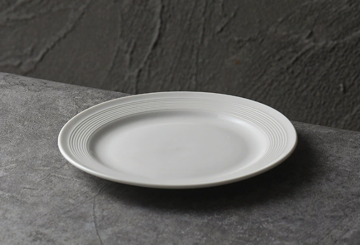 Керамічна тарілка в сучасному стилі 8 смуг