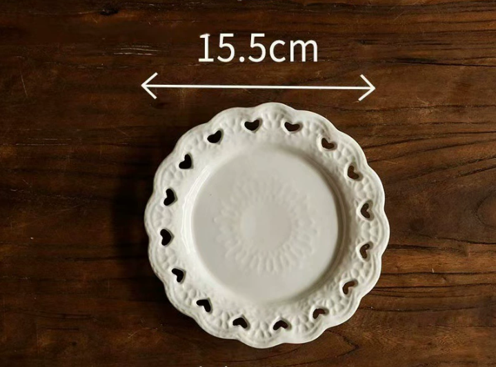 Керамічна десертна тарілка в ретро-стилі 15,5 см з сердцями