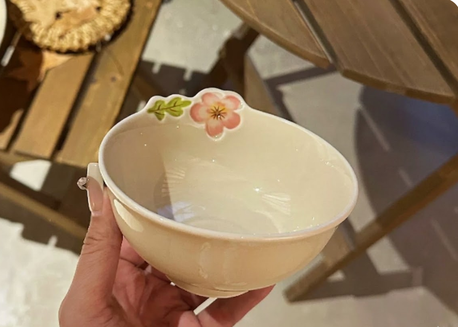 Керамічна глибока тарілка з квіткою 11,8 см