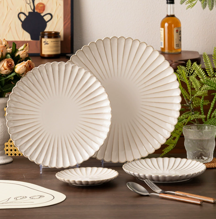 Керамічна тарілка в японському стилі з рельєфним дизайном, фарфор 28 см