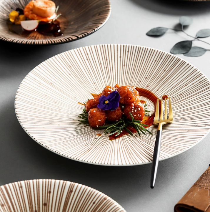 Керамічна тарілка Dehua з декоративним принтом, світла/темна, 28 см