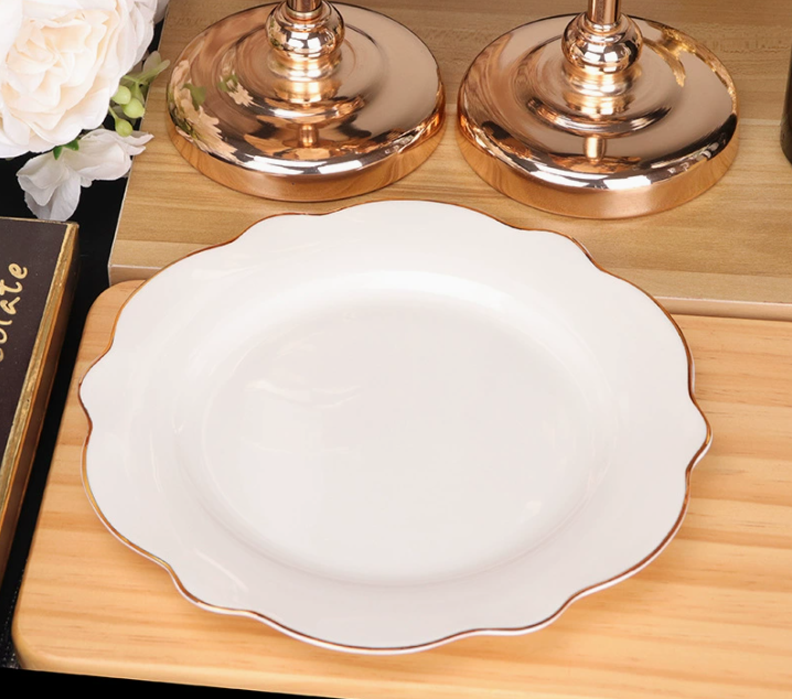 Керамічна тарілка у стилі Пномпень із золотим ободом, декоративна форма «квітка» 20 см