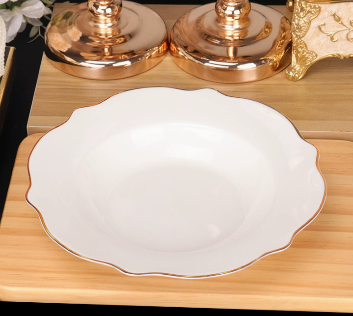 Керамічна супова тарілка у стилі Пномпень із золотим ободом, декоративна форма «квітка»