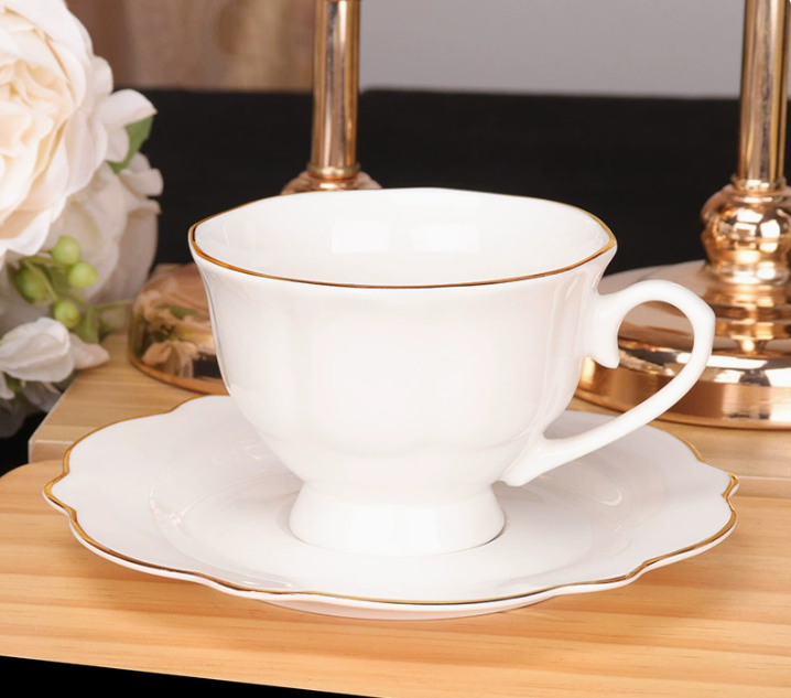 Керамічний набір чашка та блюдце у стилі Пномпень із золотим ободом