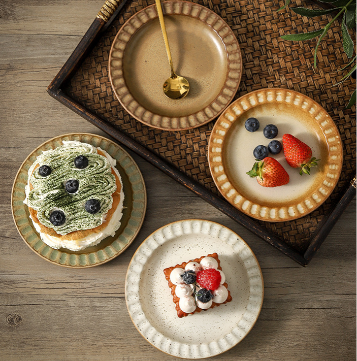 Керамічна тарілка з рельєфом ретро стиль для десертів та сервірування