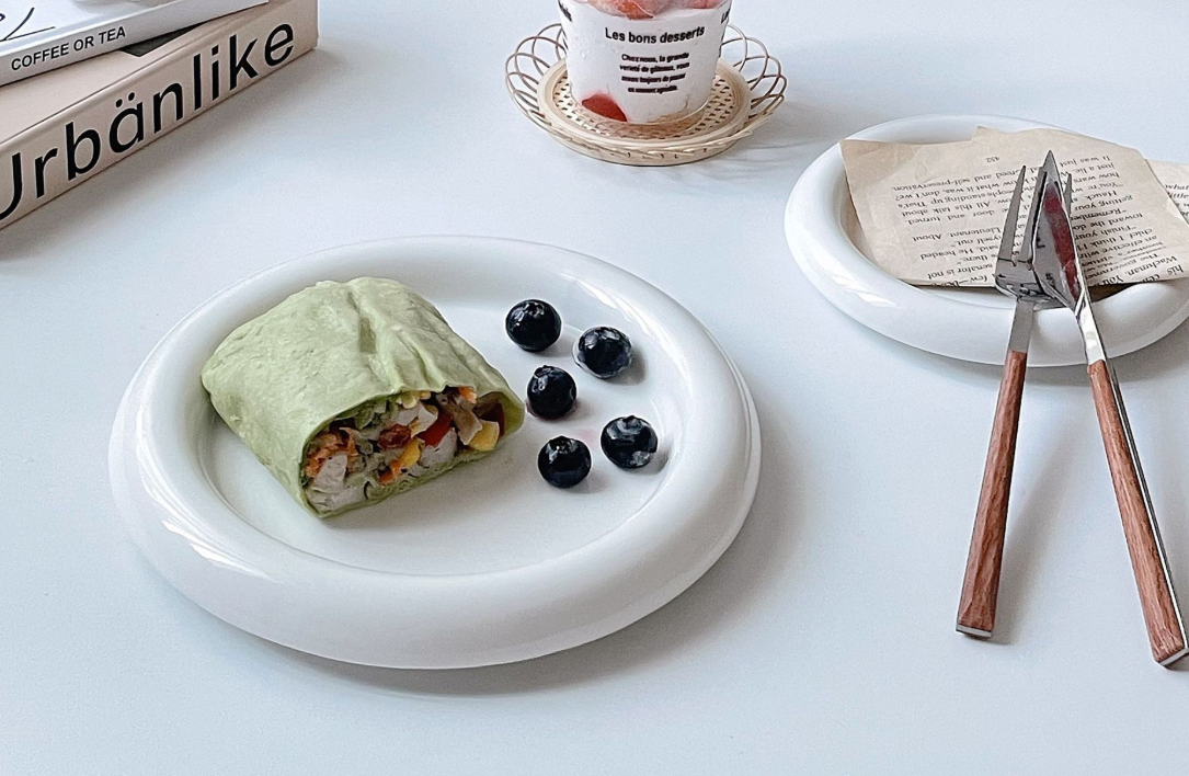 Керамічна пухка тарілка в Instagram-стилі, мінімалістичний дизайн 20 см