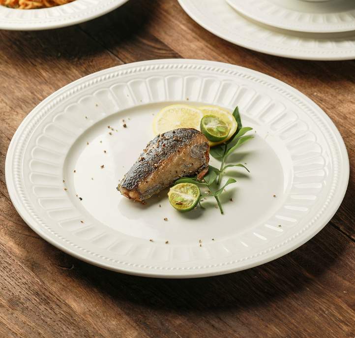 Керамічна тарілка з рельєфним краєм у європейському стилі 20,4 см