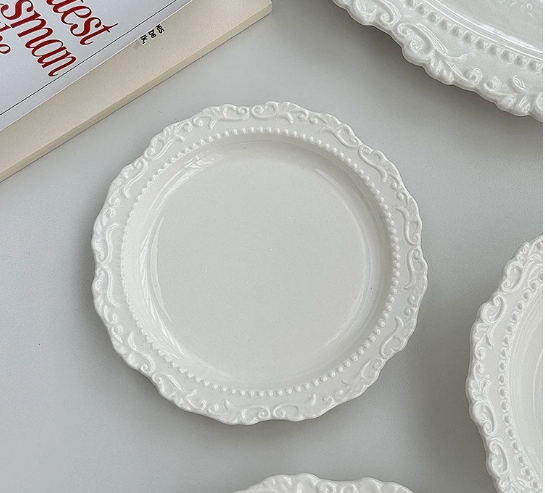 Керамічна тарілка в французькому стилі з рельєфним візерунком 15 см