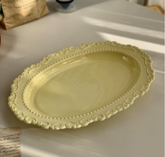 Керамічна овальна тарілка в французькому стилі з рельєфним візерунком 30 см
