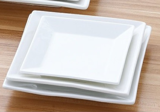 Квадратна керамічна тарілка білого кольору сучасний мінімалізм 16,5 см