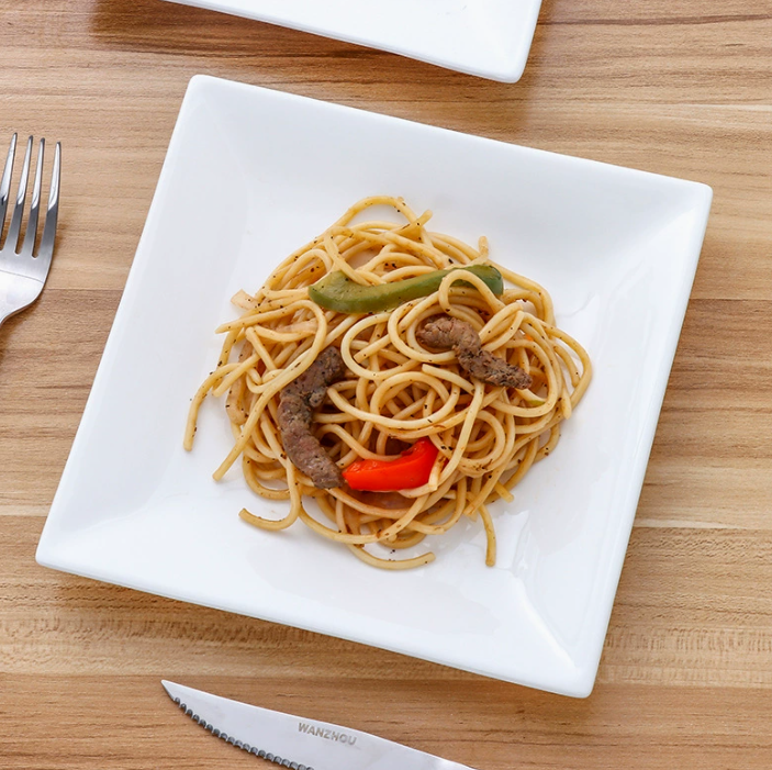 Квадратна керамічна тарілка білого кольору сучасний мінімалізм 17,6 см