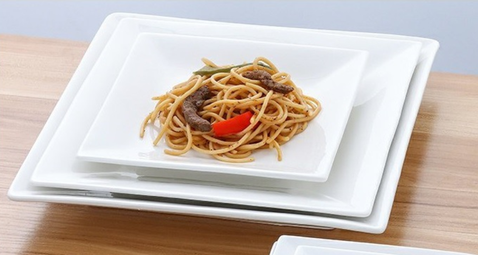 Квадратна керамічна тарілка білого кольору сучасний мінімалізм 29,7 см