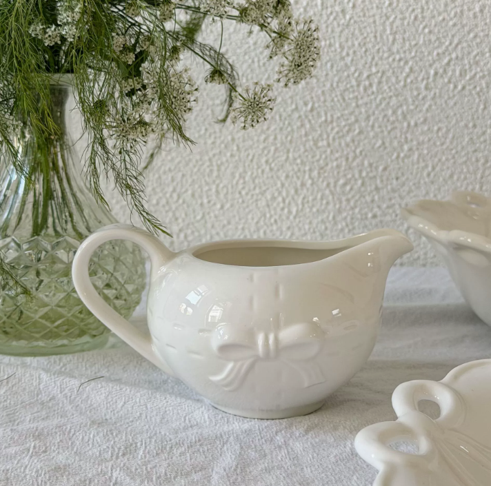 Романтичний керамічний глечик з бантиком в ретро-французькому стилі