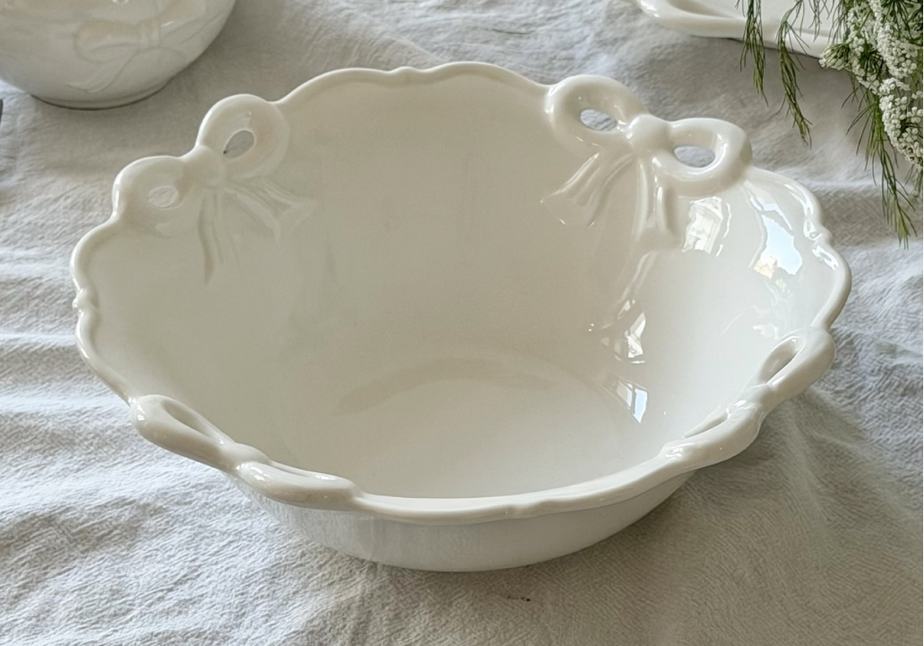 Романтична керамічна глибока тарілка з бантиками в ретро-французькому стилі