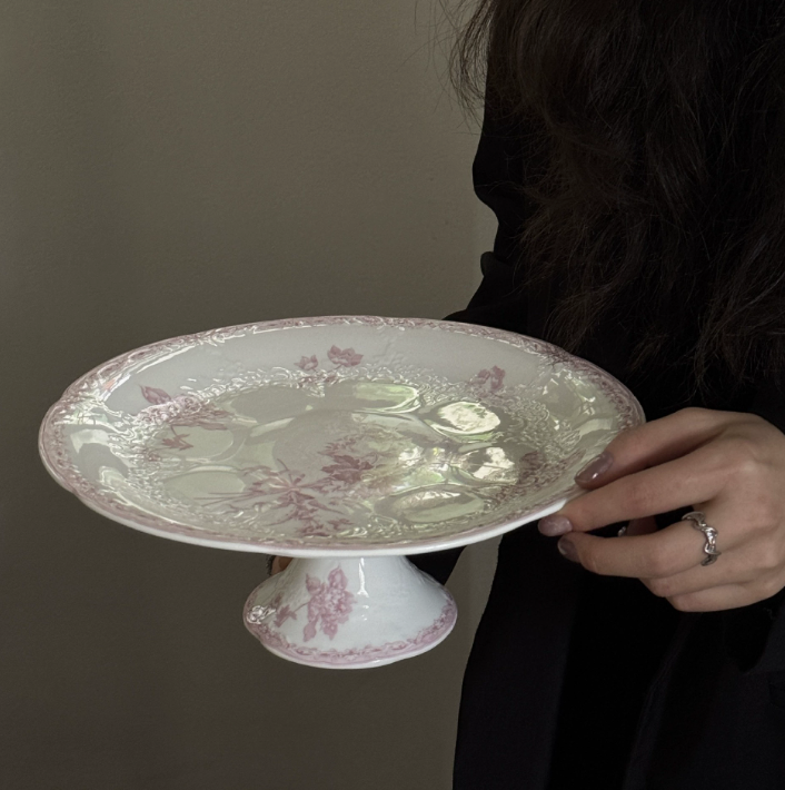 Керамічна тарілка на ніжці «Рожева квітка» у французькому вінтажному стилі 26,5 см