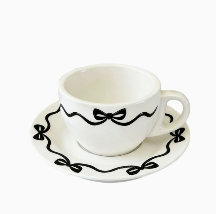 Порцелянова чашка з блюдцем у французькому стилі з декоративними бантиками