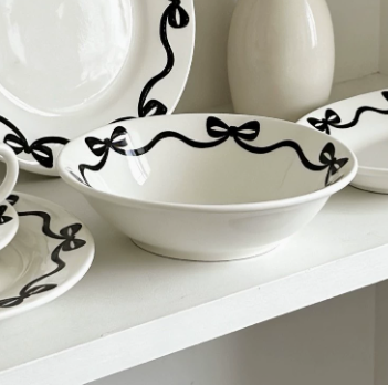 Порцелянова глибока тарілка у французькому стилі з декоративними бантиками 17 см