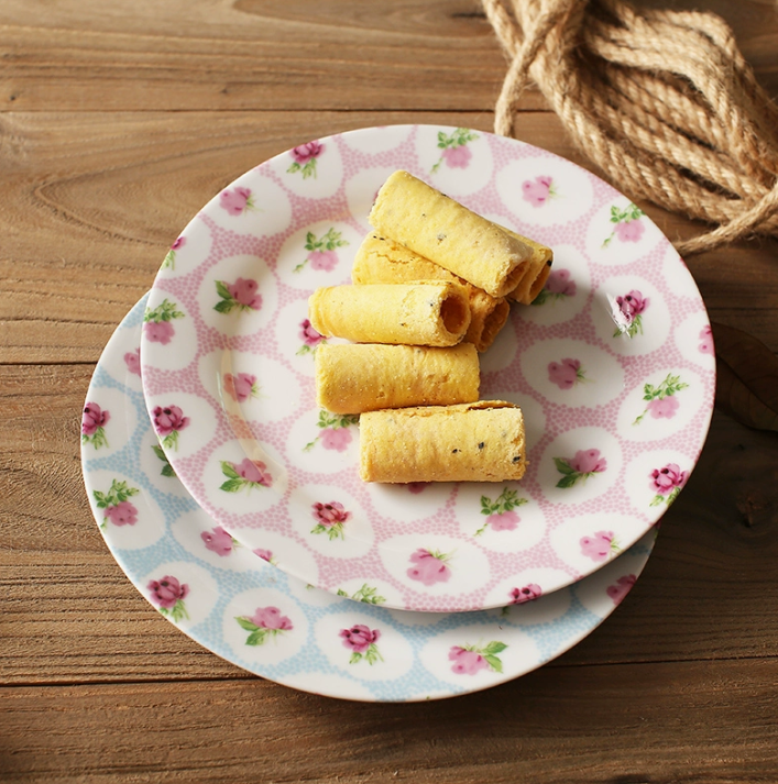 Керамічна тарілка «Рожева роза» у мінімалістичному стилі 19,5 см