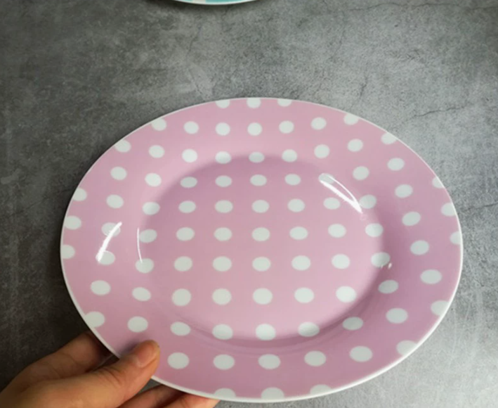 Керамічна тарілка в горошок у мінімалістичному стилі 23 см