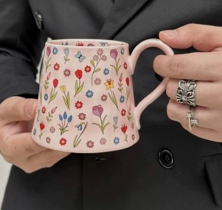 Керамічна кружка з квітковим принтом у стилі light luxury елегантна чашка для кави та чаю, 400 мл